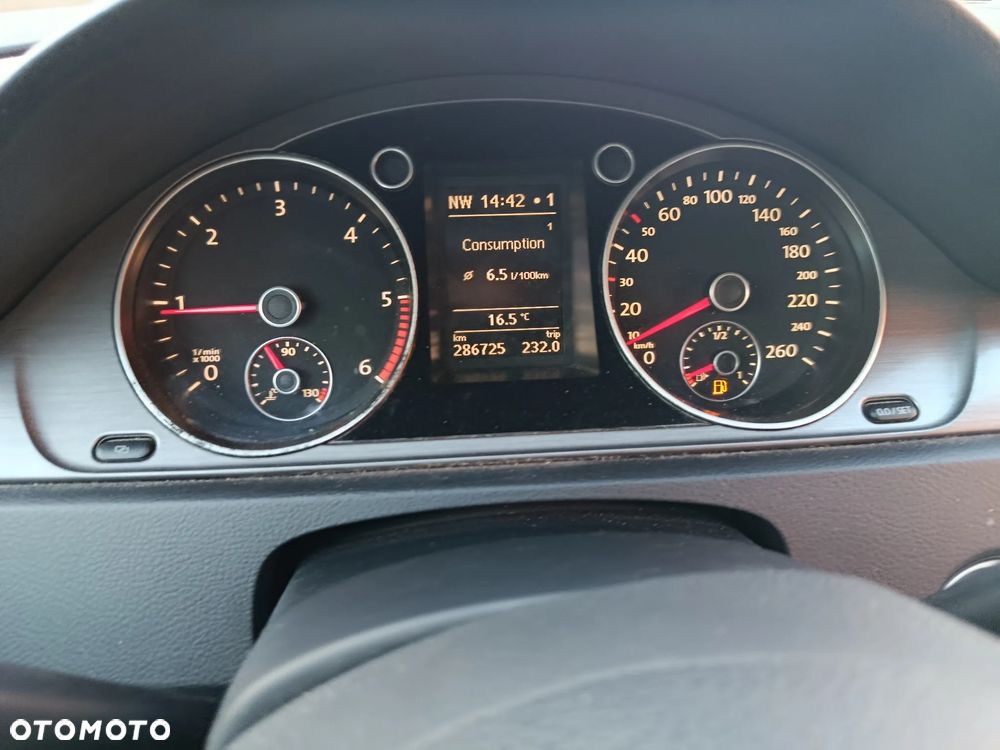 Volkswagen Passat 1.6 TDI DPF BlueMotion Technology Trendline - 8