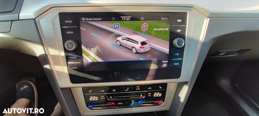 Volkswagen Passat 2.0 TDI SCR DSG Conceptline - 24