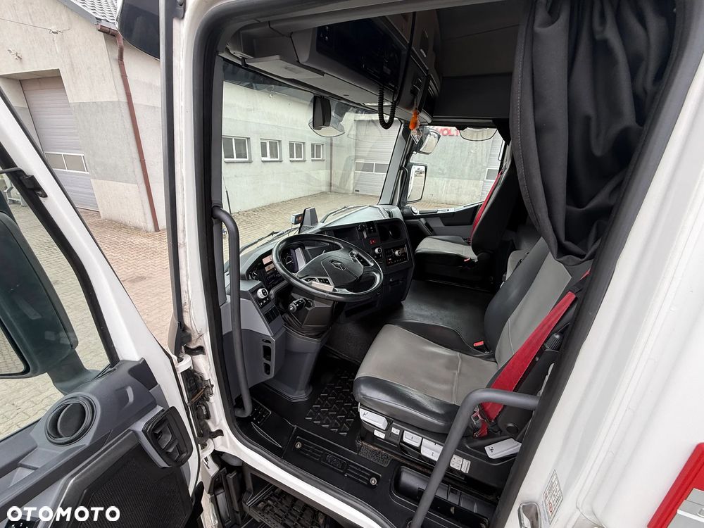 Renault T440 - 12