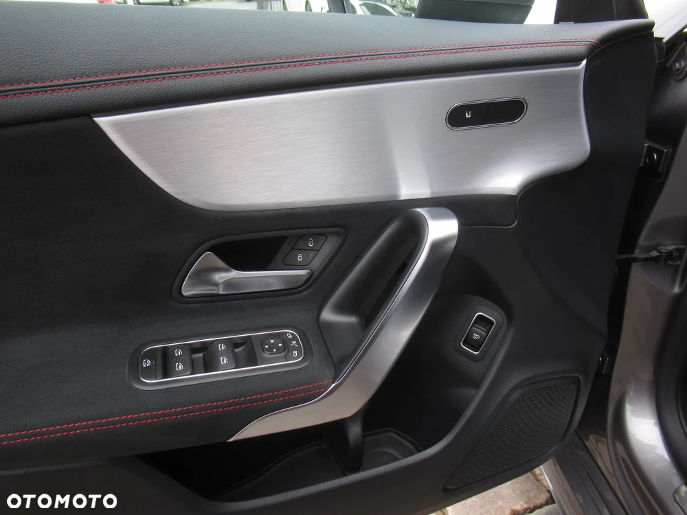 Mercedes-Benz CLA 200 AMG Line 7G-DCT - 7