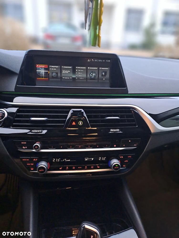 BMW Seria 5 530d xDrive Sport Line - 13