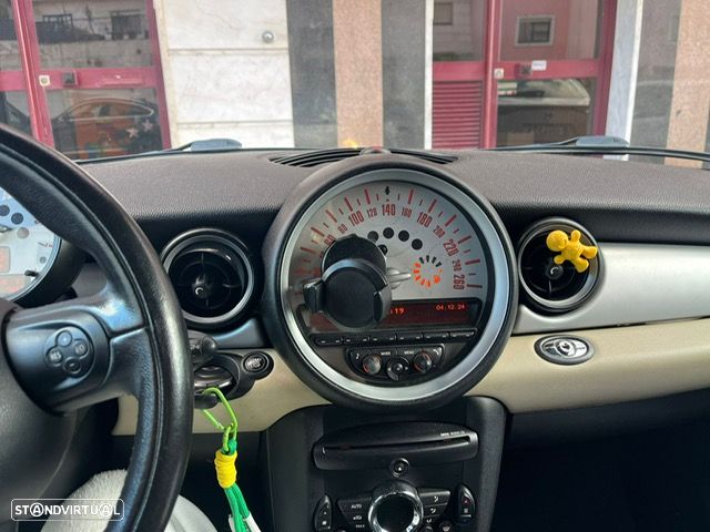 MINI Cabrio Cooper D - 17