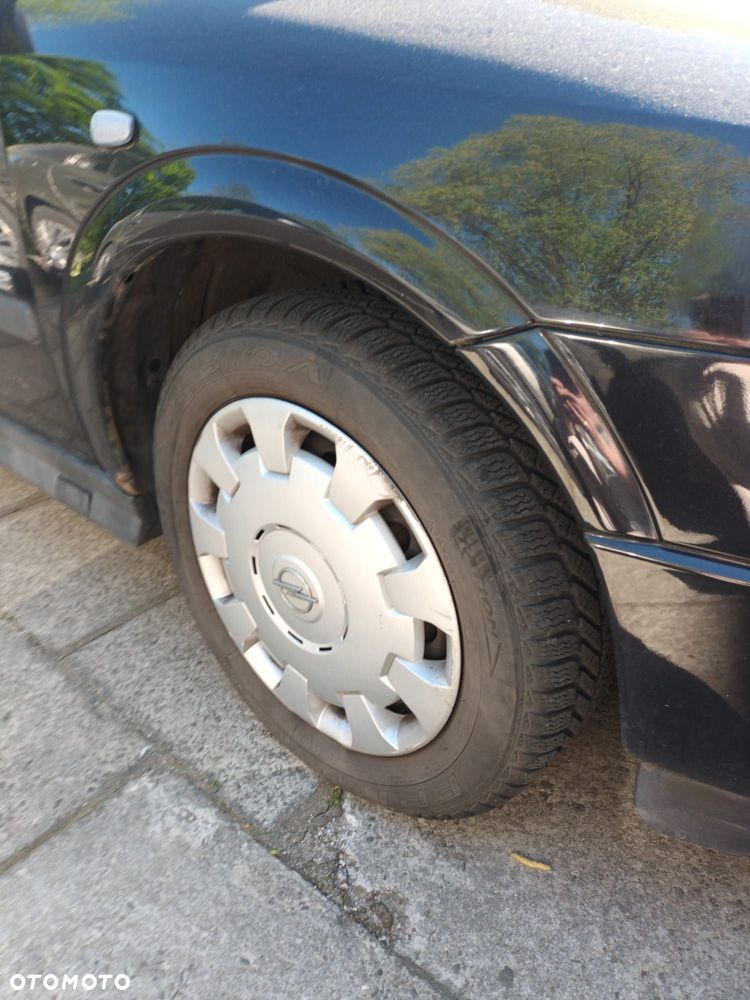 Opel Astra 1.4 - 8