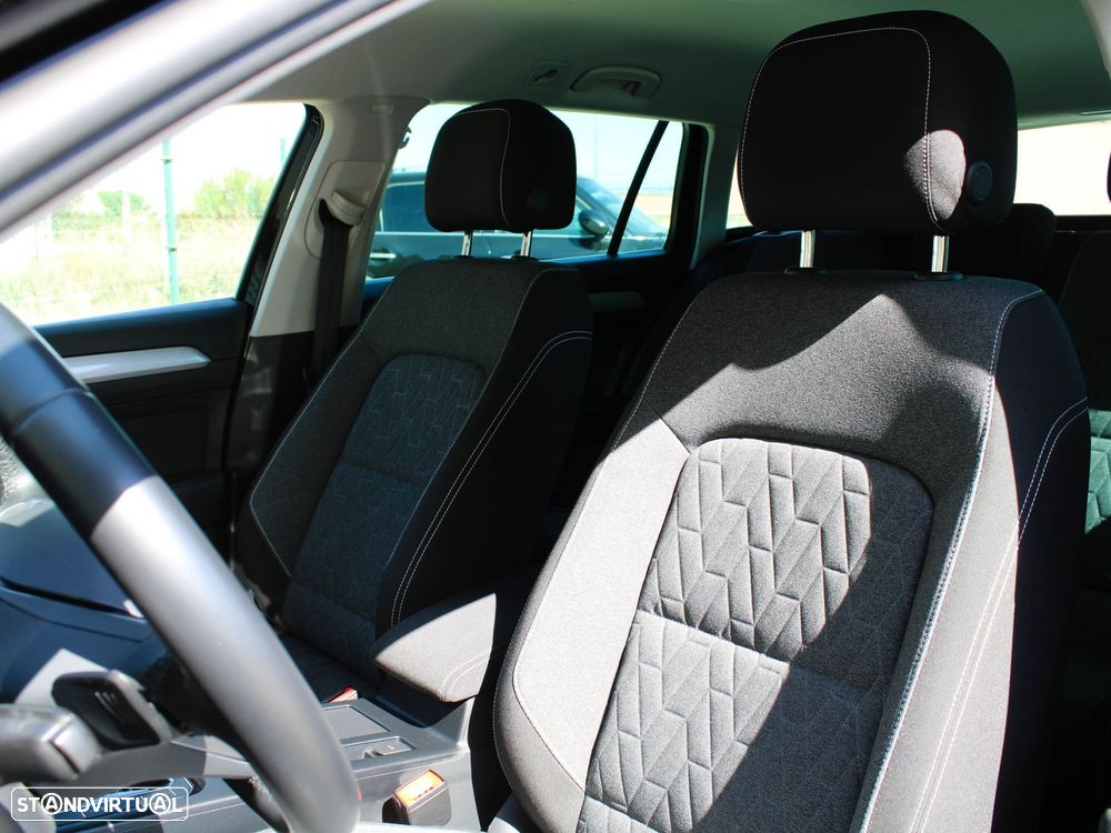 VW Passat Variant 2.0 TDI Business DSG - 27