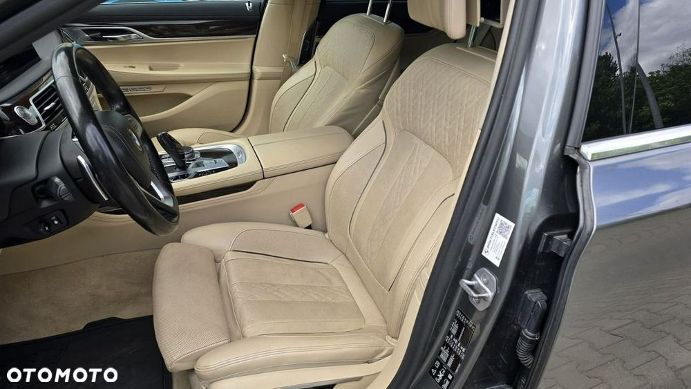 BMW Seria 7 - 16