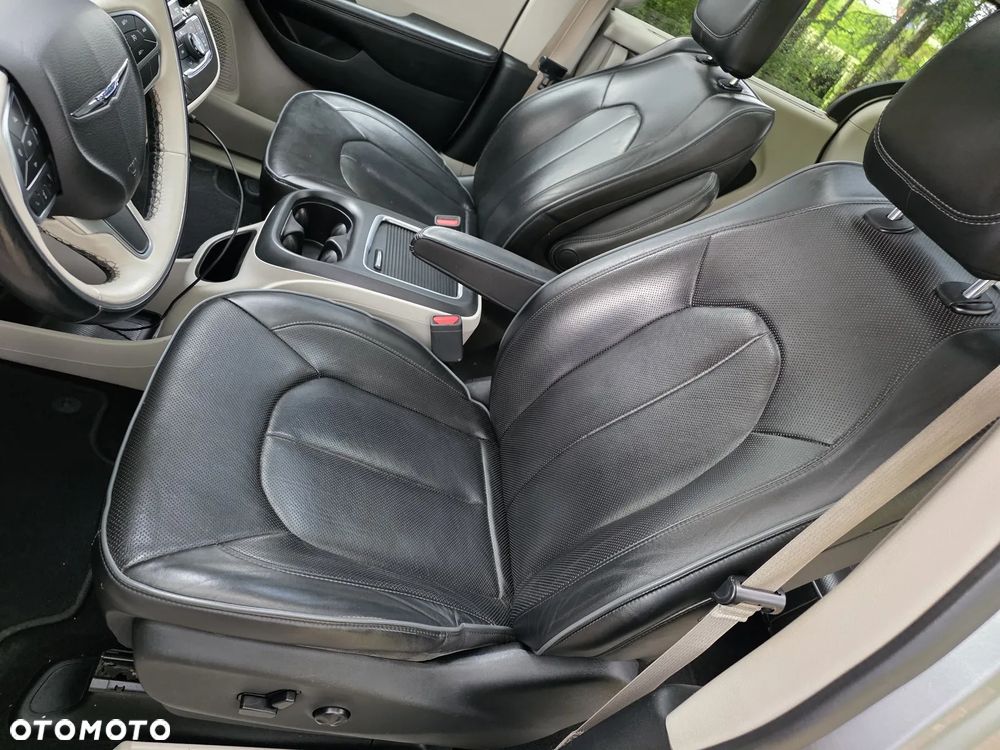Chrysler Pacifica - 25