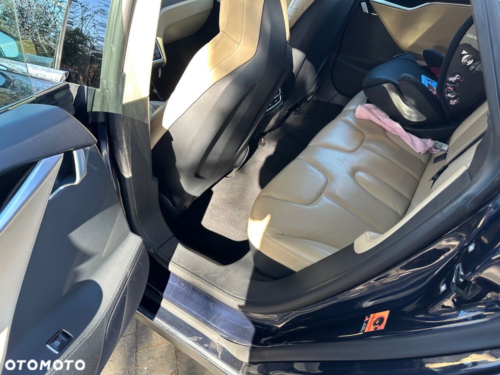 Tesla Model S Performance - 11