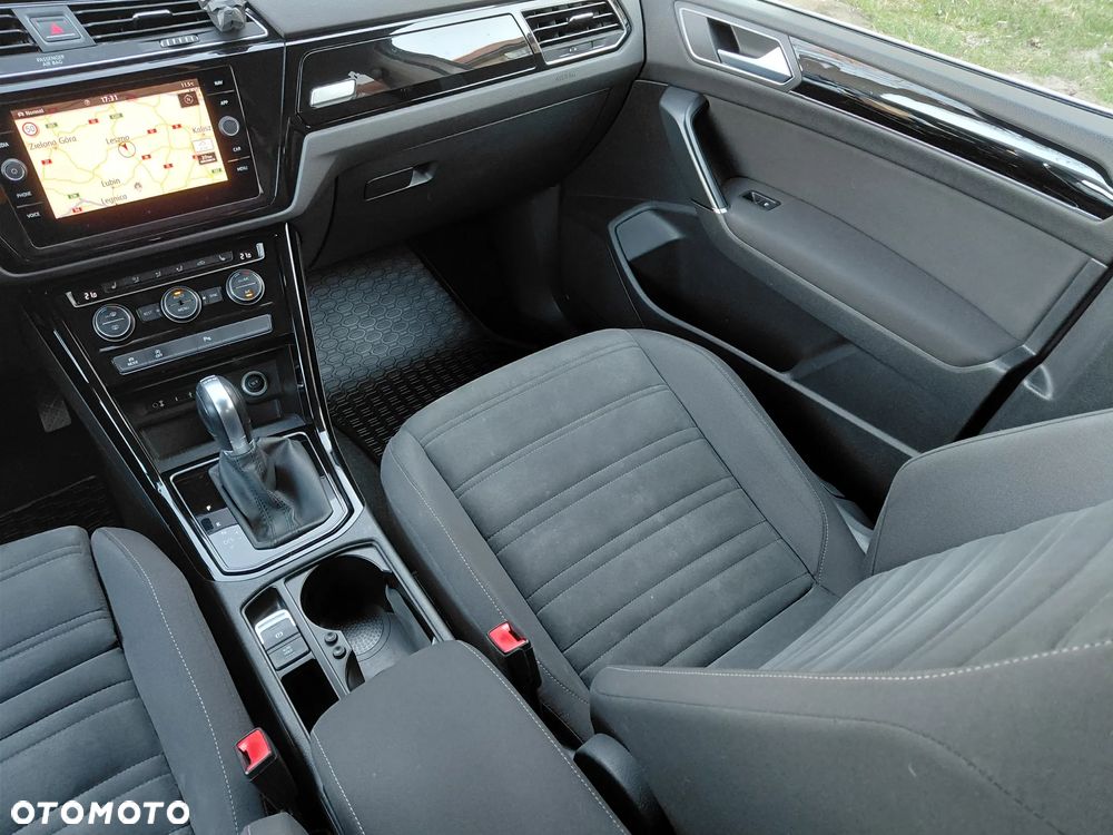 Volkswagen Touran - 27