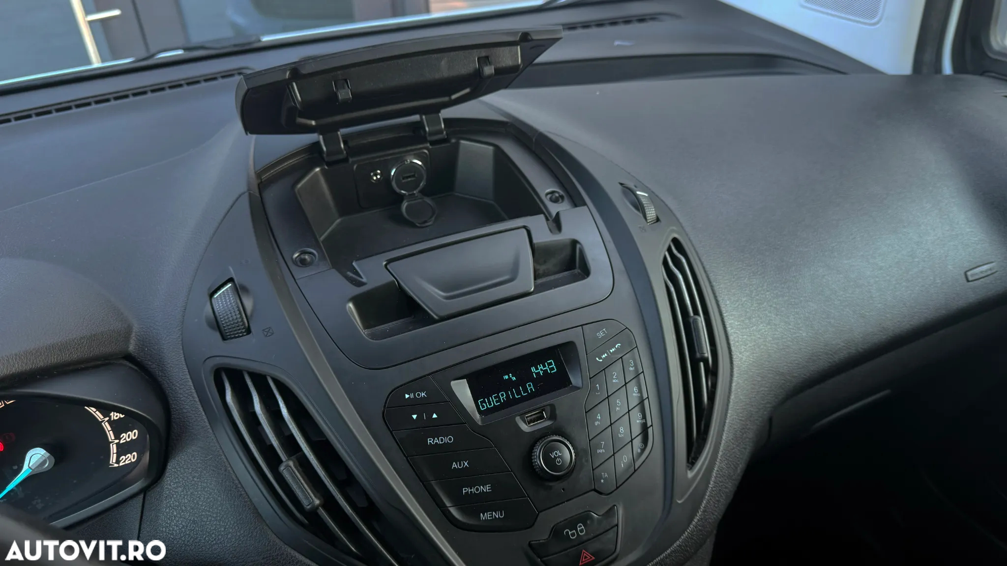 Ford Transit Courier - 15