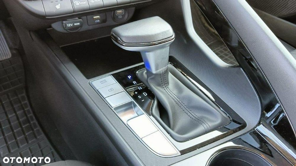 Hyundai Elantra - 17