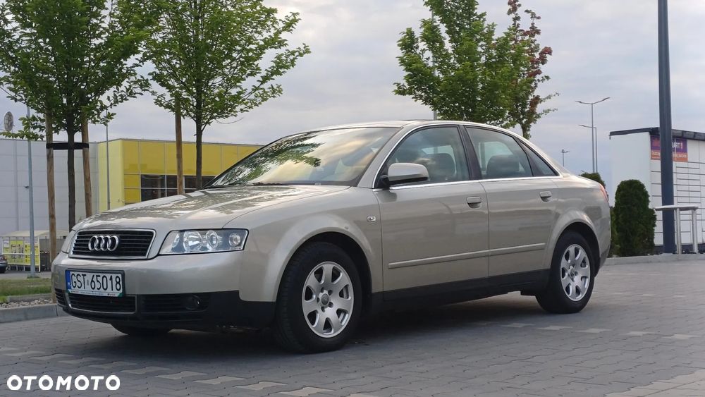 Audi A4 Limousine - 4