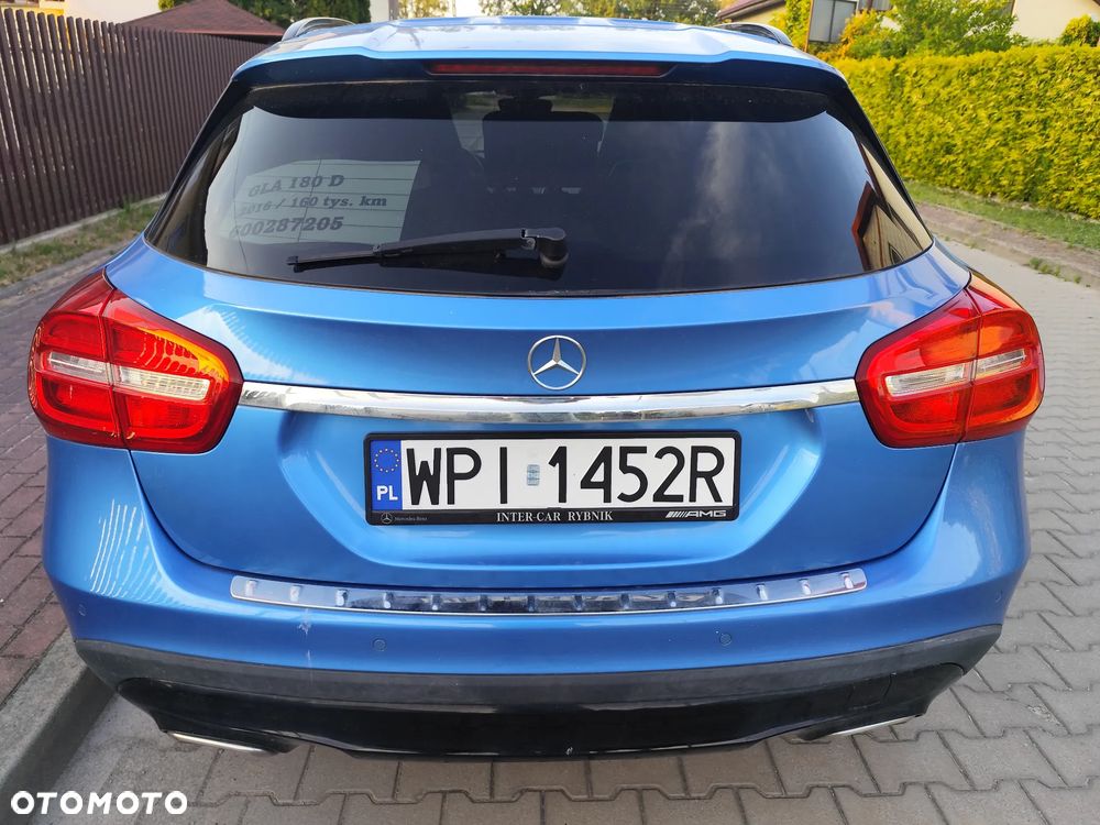 Mercedes-Benz GLA - 9