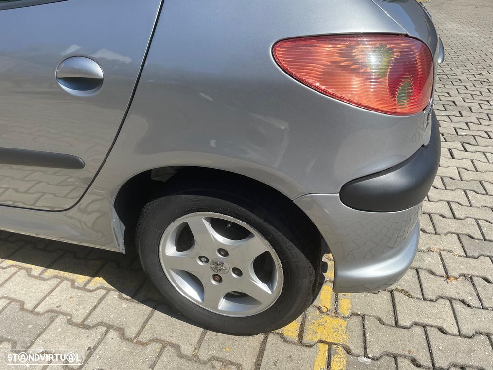 Peugeot 206 1.1 Color Line - 28
