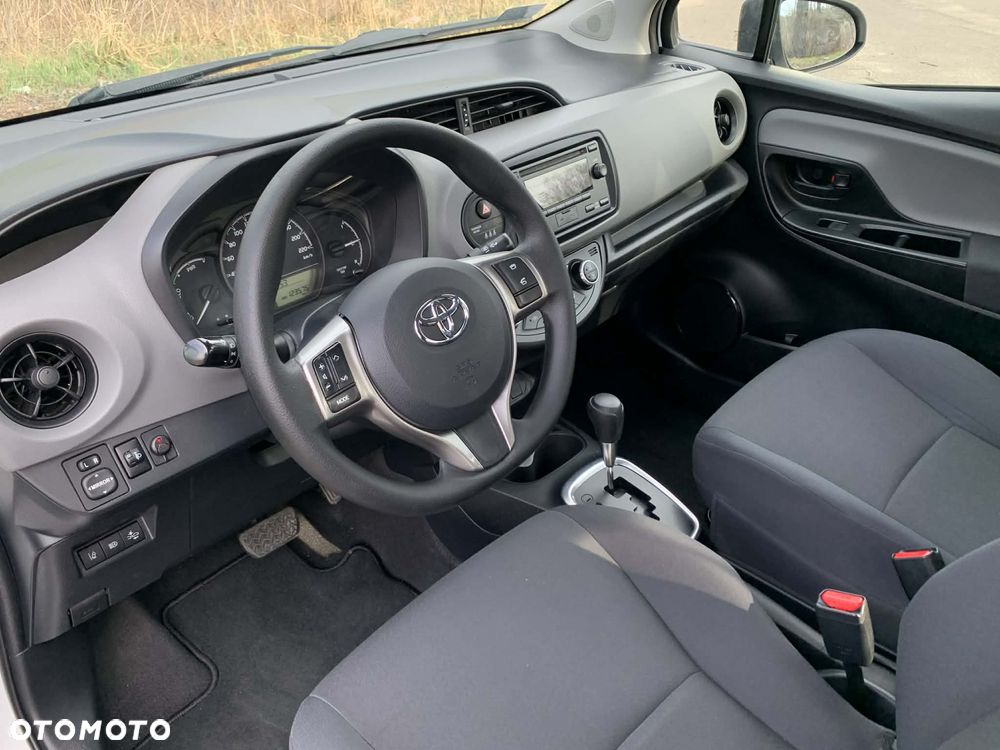 Toyota Yaris Hybrid 100 Active - 9