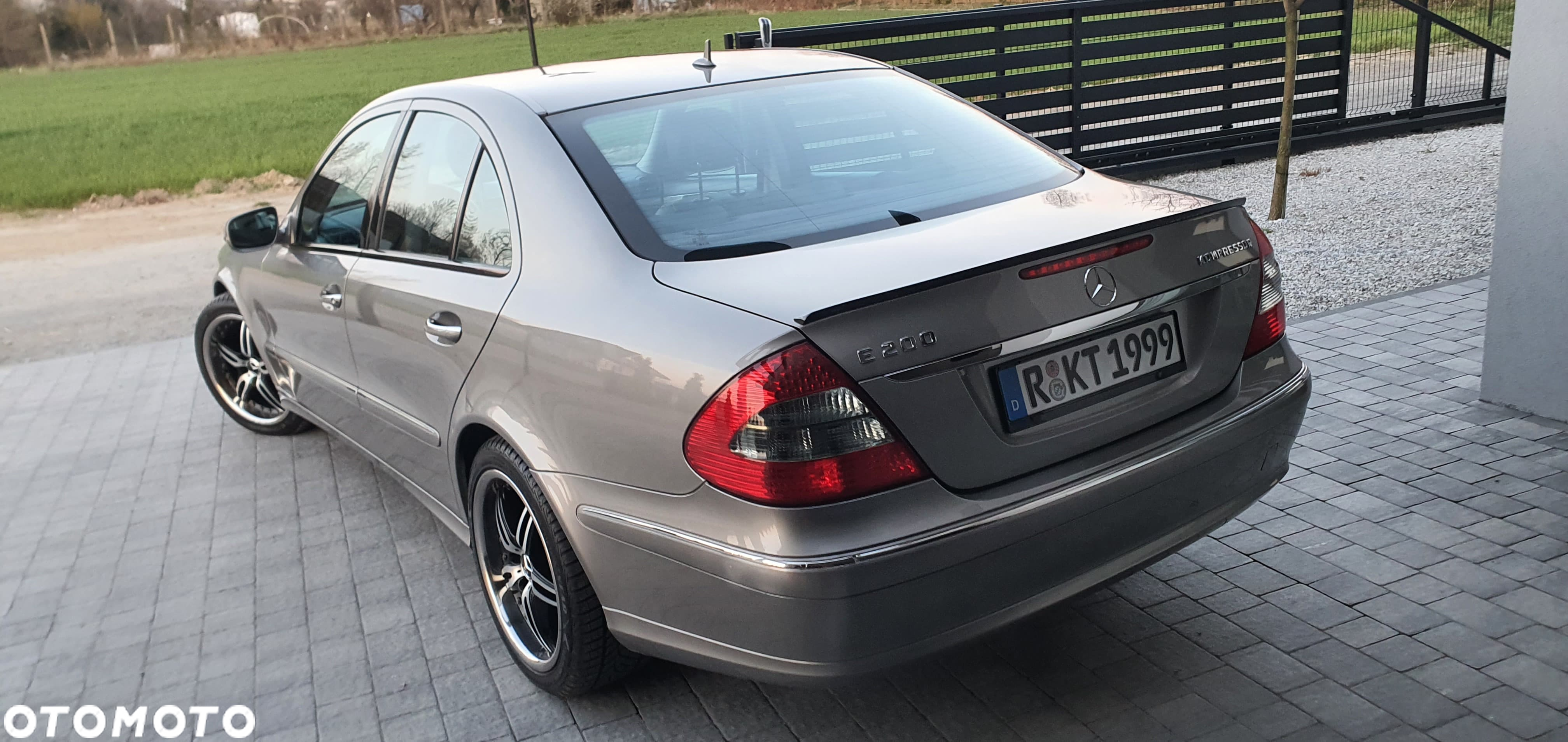 Mercedes-Benz Klasa E - 9