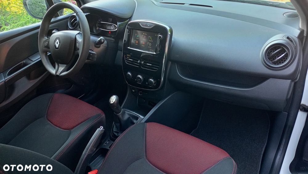 Renault Clio 1.2 16V 75 Life - 12
