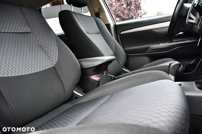 Mitsubishi Outlander 2.0 2WD CVT Diamant Edition+ - 23