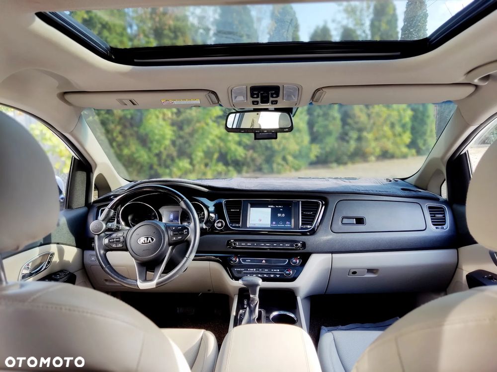 Kia Carnival - 24