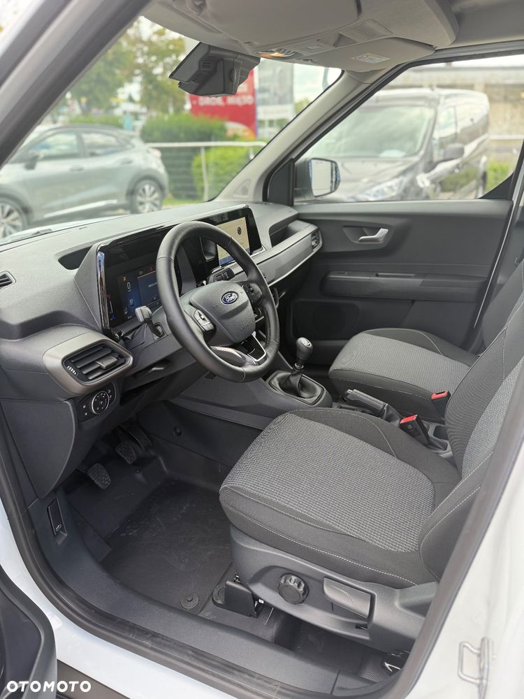 Ford Transit Courier - 14