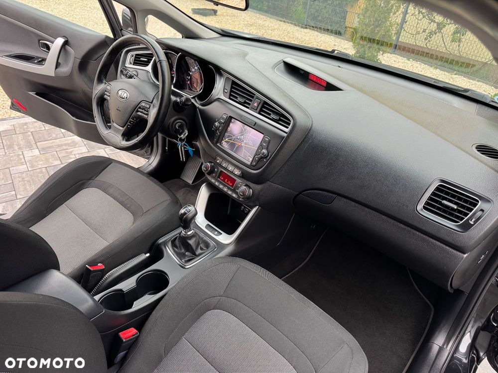 Kia Ceed 1.6 GDI Dream-Team Edition - 26