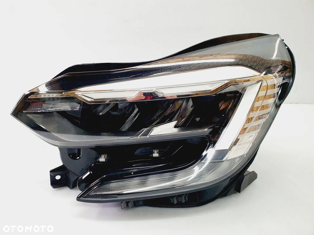 RENAULT CAPTUR II 2 LAMPA PRZÓD LEWA FULL LED EUROPA 260608054R IDEALNA!!!