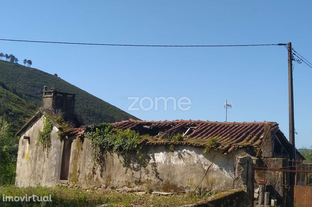 Moradia para reconstruir em terreno de 1.292 m2 com projeto - Grande imagem: 4/10