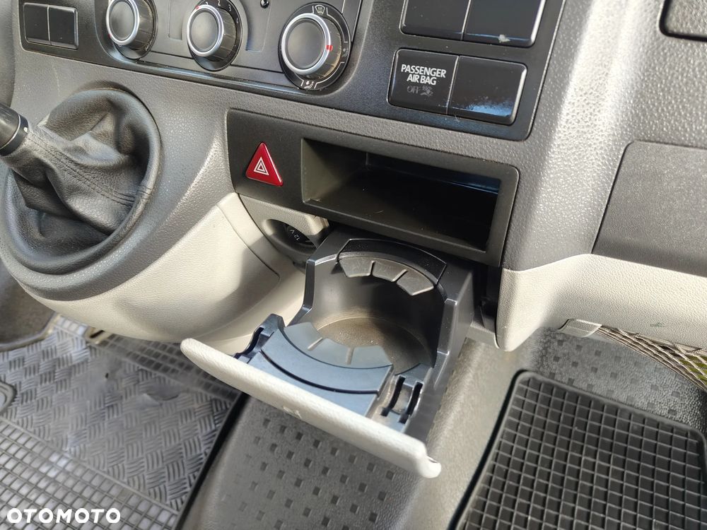 Volkswagen T5 LIFT - 17
