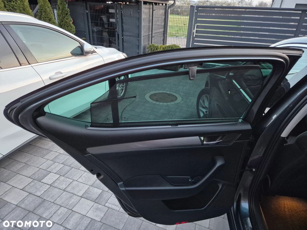 Skoda Superb 2.0 TDI Premium Edition - 11