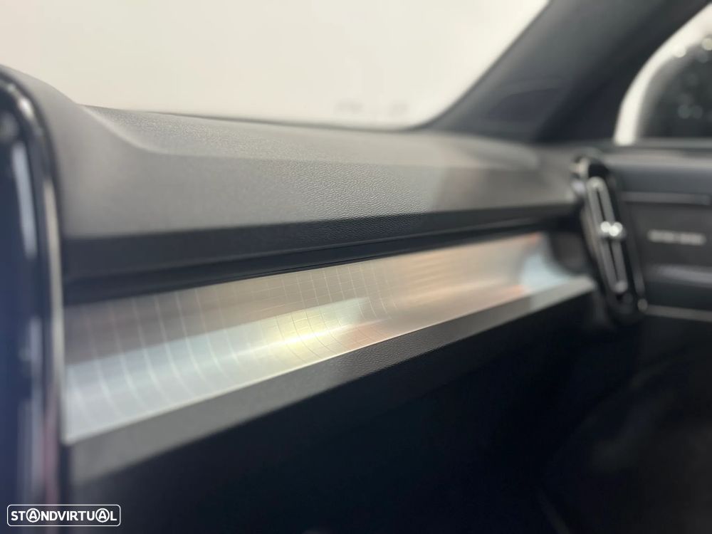 Volvo XC 40 2.0 B3 Black Edition - 25