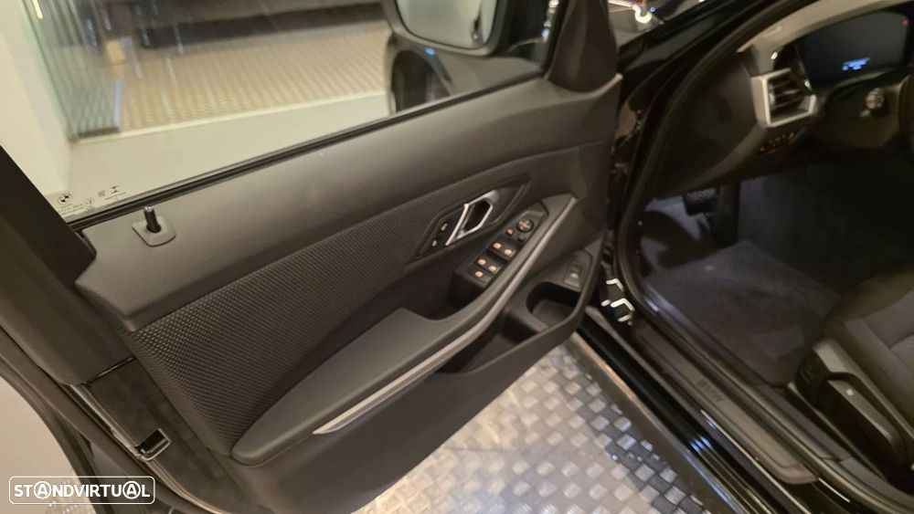 BMW 318 d Touring Auto - 33