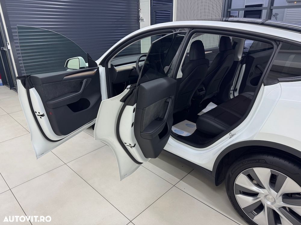 Tesla Model Y - 22
