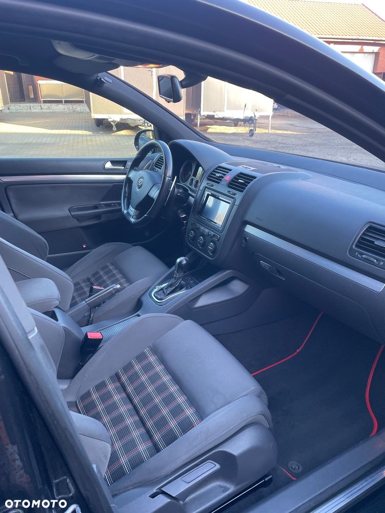 Volkswagen Golf - 22