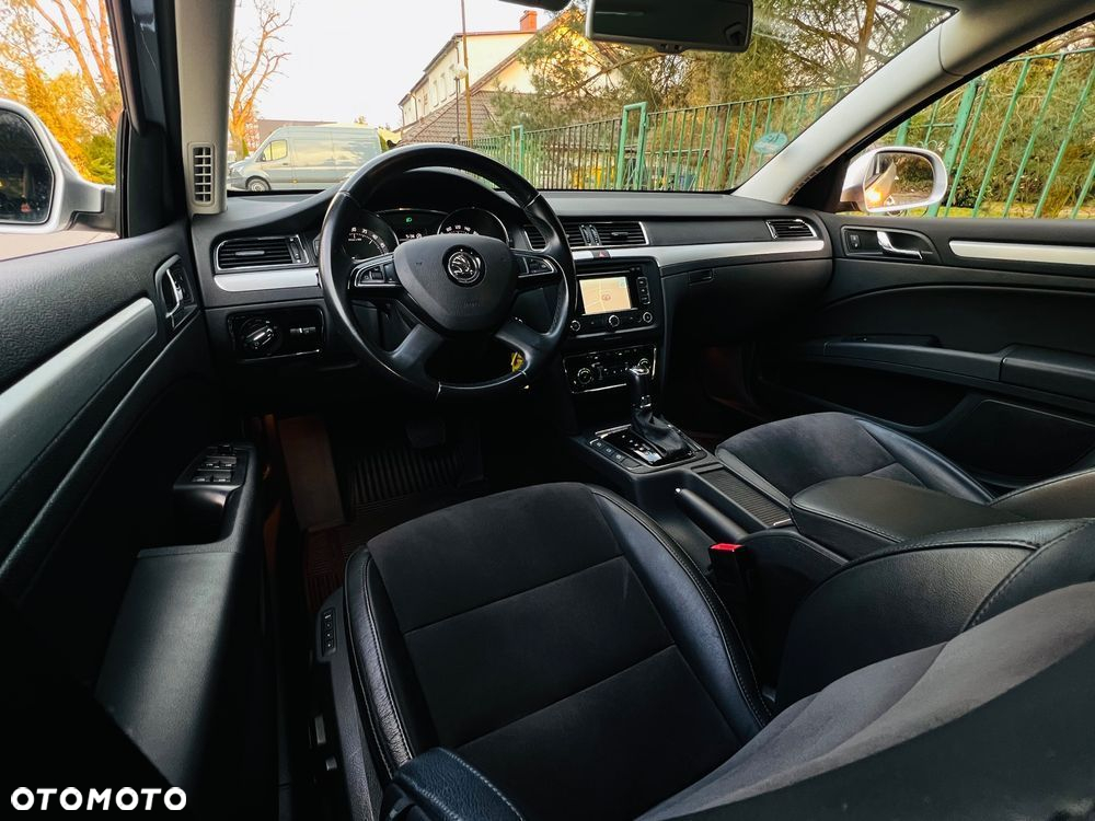 Skoda Superb 2.0 TDI DSG Exclusive - 32