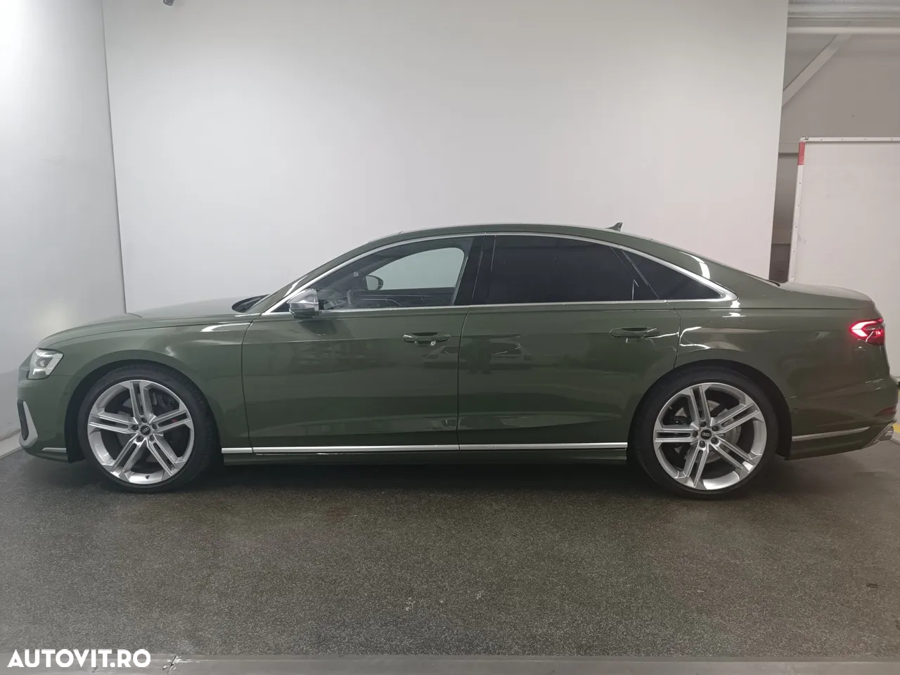 Audi S8 - 2