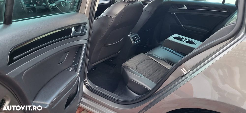 Volkswagen Golf - 28