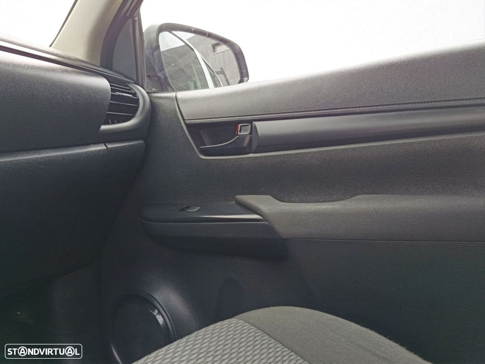 Toyota Hilux 2.4 D-4D 2WD CD CM - 28