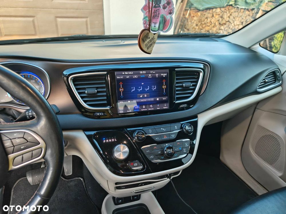 Chrysler Pacifica - 9