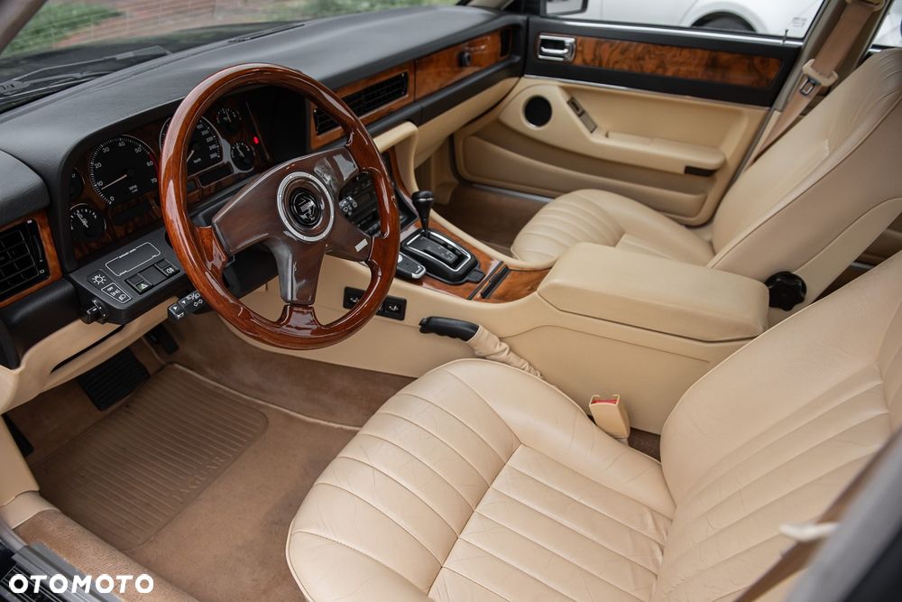 Jaguar XJ Soverign 3.2i - 17