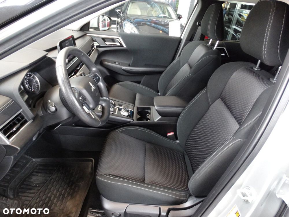 Mitsubishi Outlander - 9