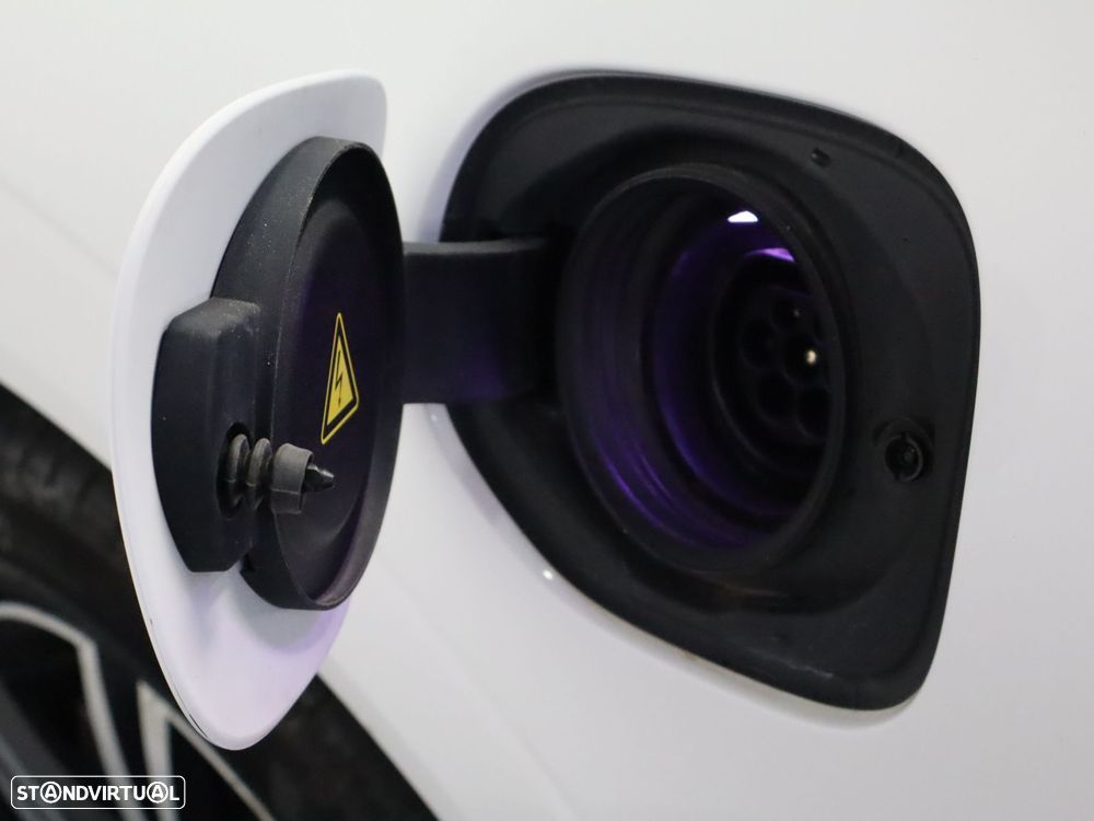 Volvo XC 60 2.0 T8 PHEV R-Design AWD - 8