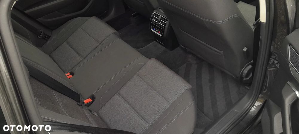 Volkswagen Passat - 15