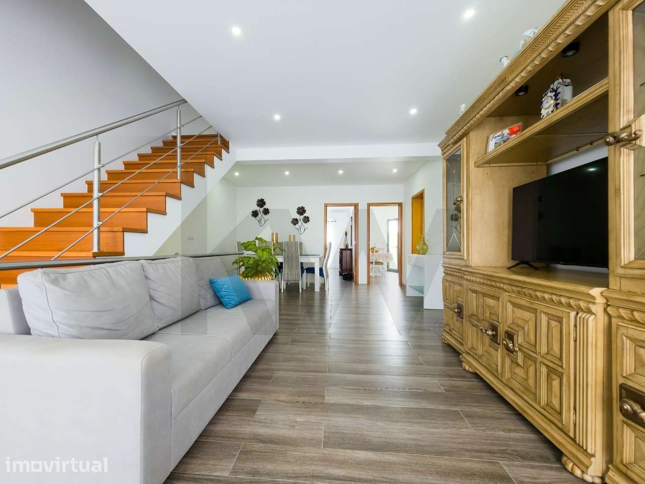 Apartamento T2 Duplex Semi Novo no Cabouco - Lagoa - Grande imagem: 2/26