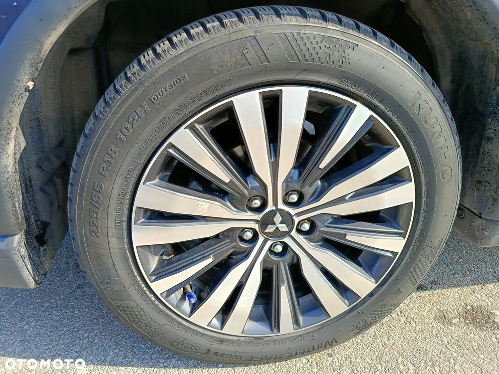 Mitsubishi Outlander - 11