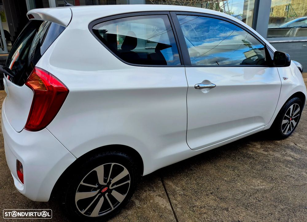 Kia Picanto 1.0 Fifa World Cup Edition - 18