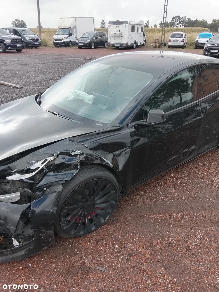 Tesla Model 3 - 16