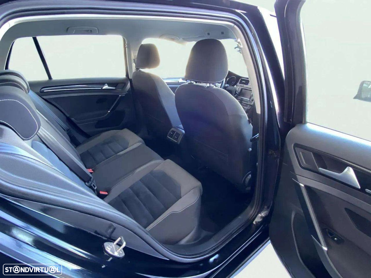 VW Golf 1.6 TDi Highline - 11
