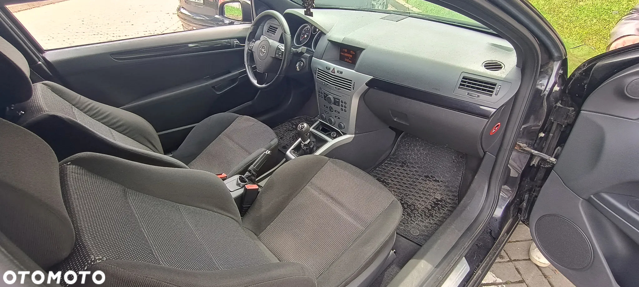 Opel Astra III GTC 1.6 Sport - 25