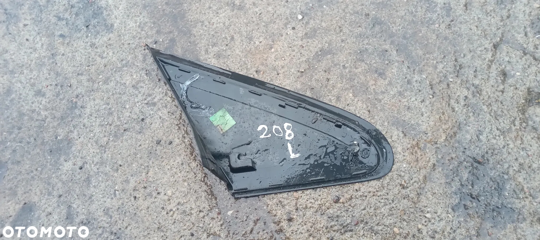 Peugeot 208 trójkąt błotnika lewy - 2