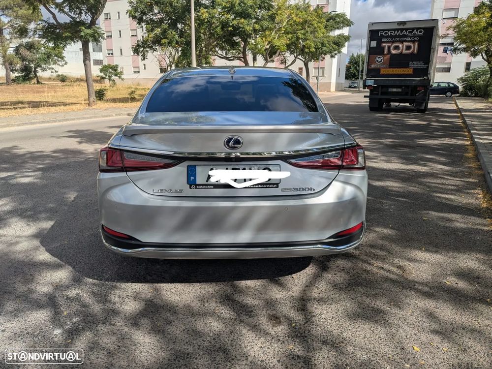 Lexus ES 300h Executive+ - 27
