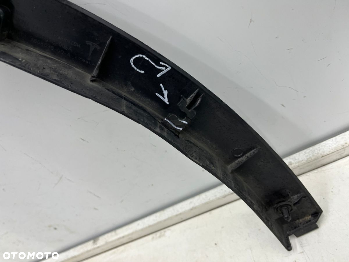 Listwa Tesla Model Y 20r.- prawy przedni rant nadkola błotnika nakładka 1658692 1658696 - 12